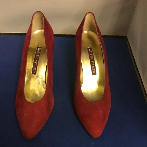 Women’s raspberry suede pumps - Picture 1 of 2